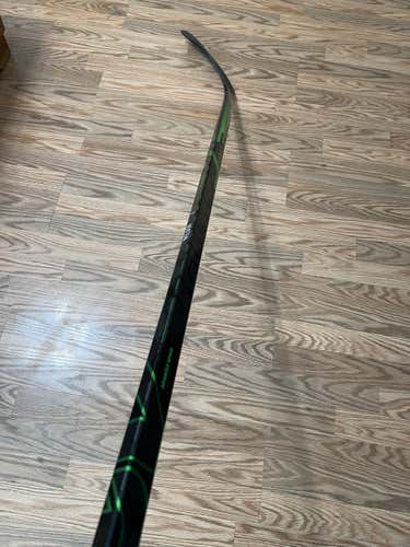 Bauer Right Handed Supreme ADV Stick 87 P28