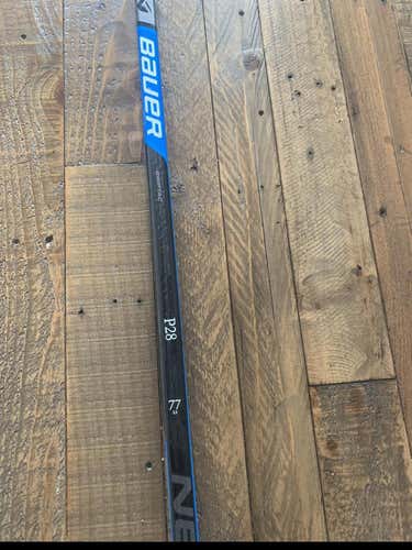 Bauer Nexus S19 RH grip 77 Flex P28