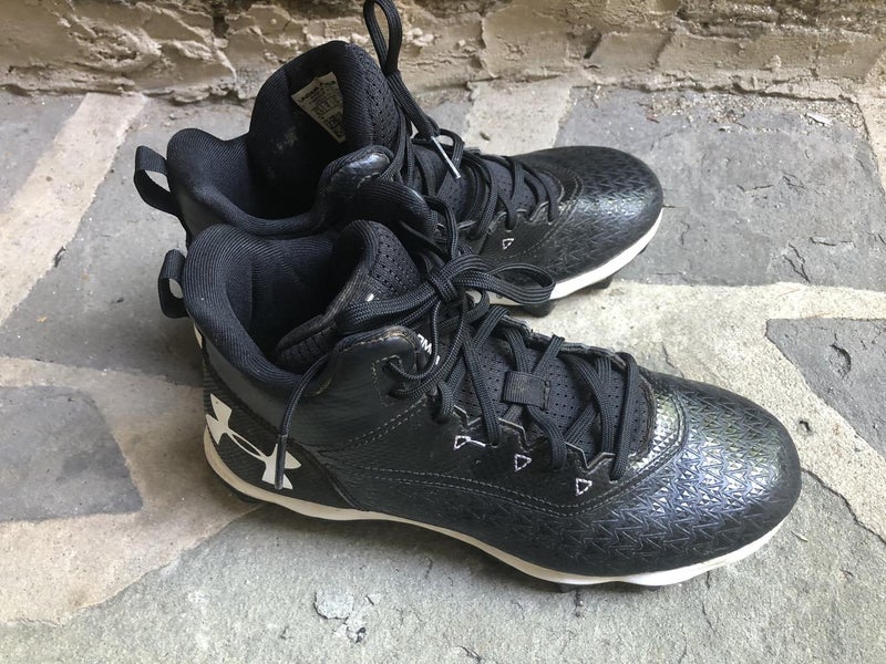 Men’s 6.5 Under Armour Hammer Mid RM football cleats