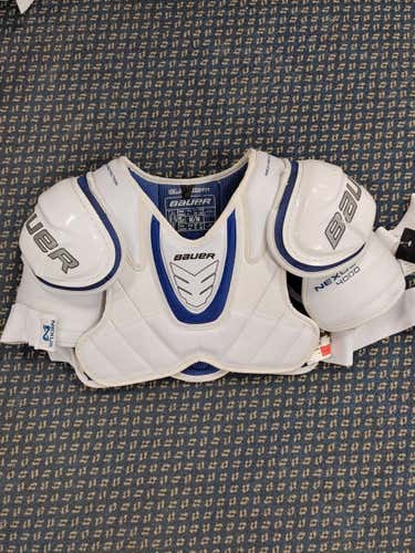 New Senior Medium Bauer Nexus 4000 Shoulder Pads
