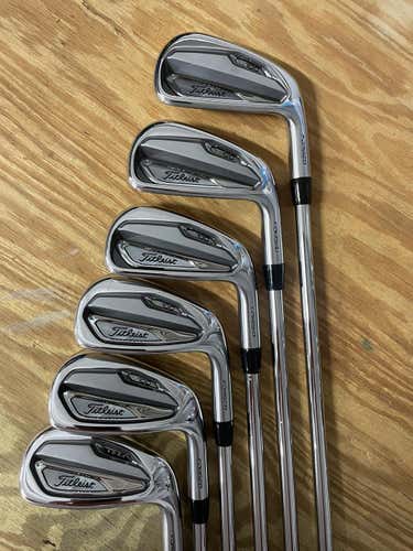 Titleist T100 irons (NEAR MINT CONDITION)