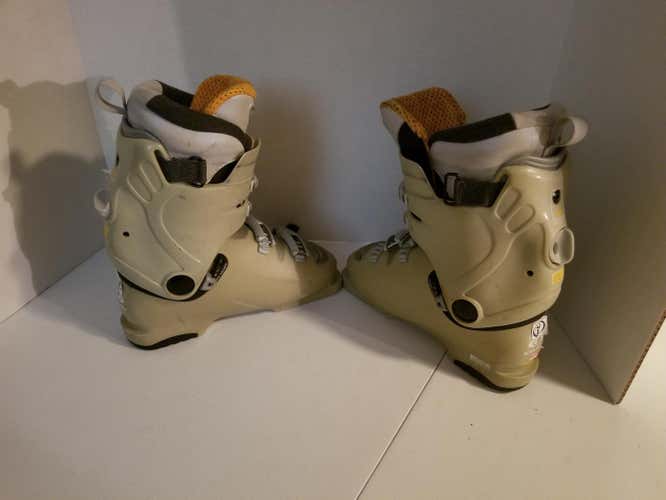 Size 8.0 Used Salomon 8.0 Evolution  Ski Boots