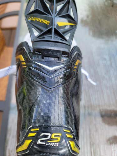 Used Senior Bauer Supreme 2S Pro Hockey Skates Size 7.5