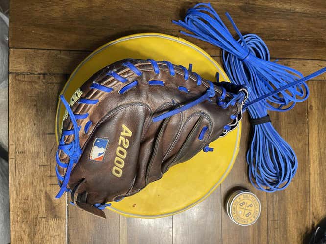 Brown High School/College Catcher's 33.5" A2000 Baseball Glove