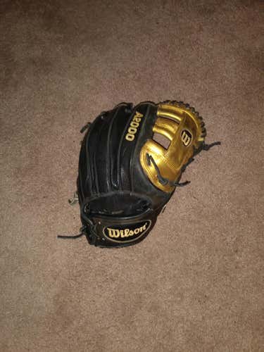Gold Used High School/College Wilson Right Hand Throw Infield A2000 Baseball Glove 11.5"