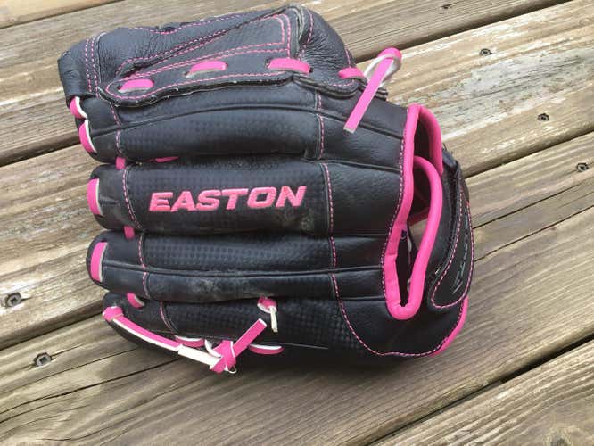 Black Used Kid Pitch (9YO-13YO) Easton Right Hand Throw Infield Softball Glove 10"