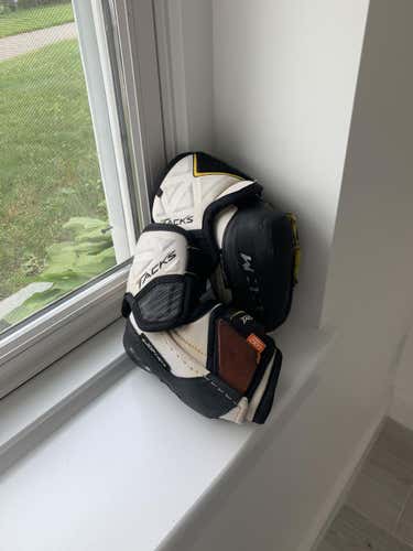 CCM tacks elbow pads