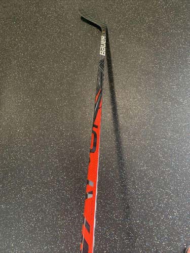 New Bauer Flylite Vapor 2n Pro XL grip Pro Stock Hockey stick LH 82 Flex P28