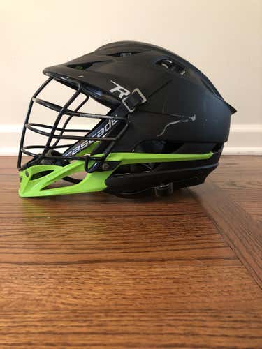 TRUE Matte Black Cascade R Helmet