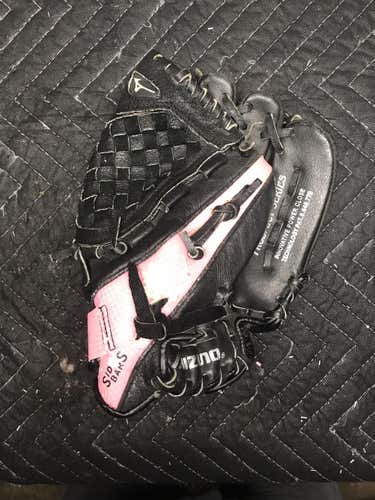 Mizuno Finch Black GPP 1105 (9YO-13YO) Infield 11" Prospect Softball Glove