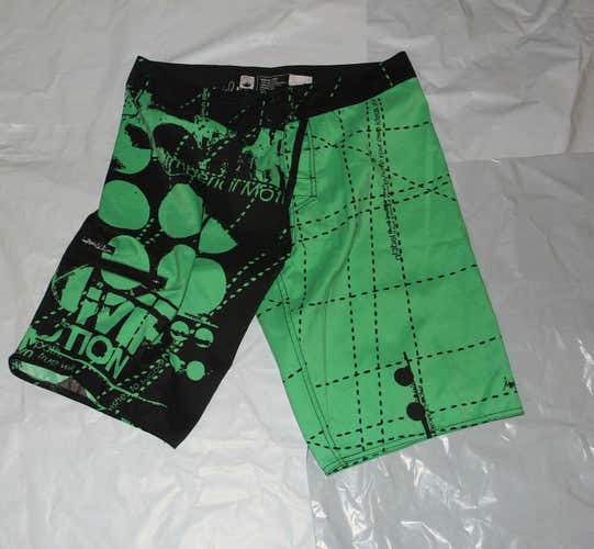 IMPERIAL MOTION Men's   Shorts  size 33" waist shorts New no tags green