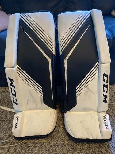 White Used 26" CCM Y Flex Goalie Leg Pads