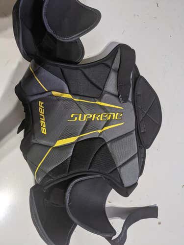 Used Senior Medium Bauer Supreme 150 Shoulder Pads