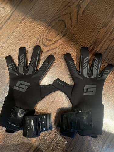 New Medium Other Goalie Gloves SIZE 7