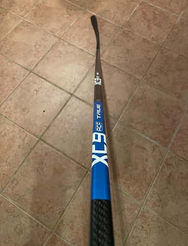 True Custom XC9 ACF Senior Ice Hockey Sticks RH 70 Flex Ovechkin curve Frk