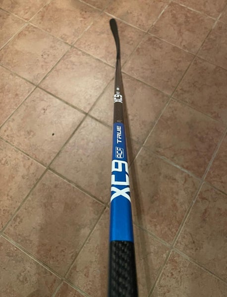 True Custom XC9 ACF Senior Ice Hockey Sticks RH 70 Flex Ovechkin curve Frk