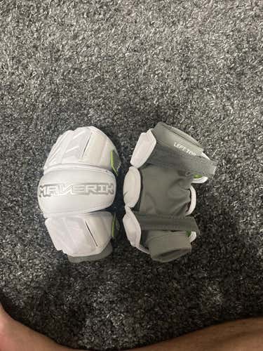 Never Used Medium Maverik Max Arm Pads