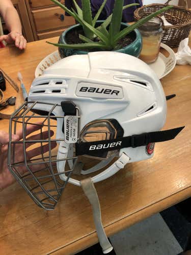 White Bauer Re-Akt 75 Helmet