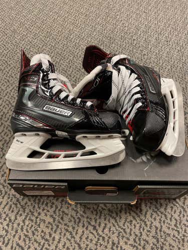Youth Bauer Vapor X2.7 Regular Width Size 12 Hockey Skates