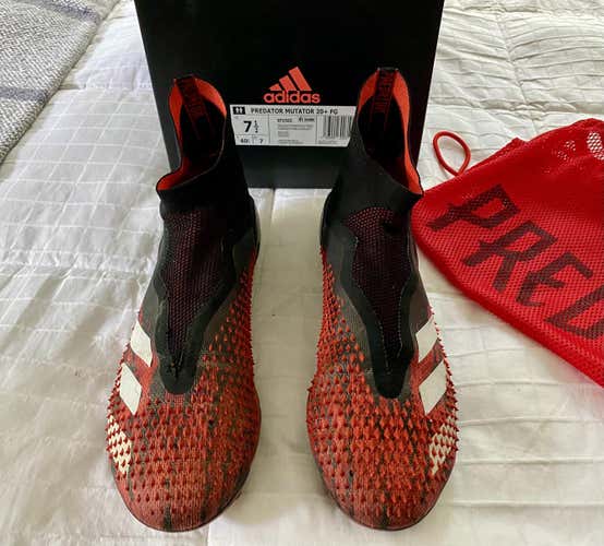 Red Used Men's Size 7.5 (Women's 8.5) Turf Cleats Adidas Cleats