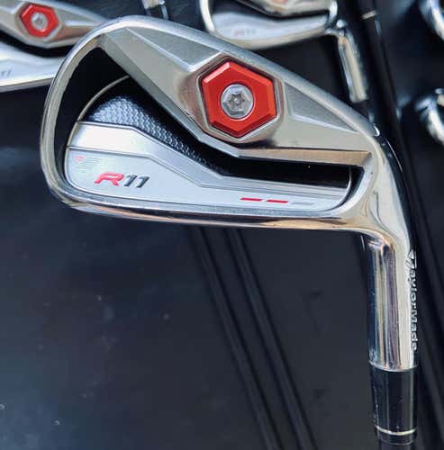 RH TAYLORMADE R11 Iron Set 4-PW+AW+SW • Fujikura Reg Graphite • CP2 Wrap Grips MINT!