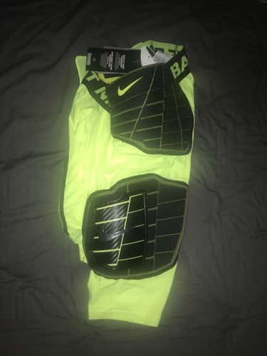 New Medium Nike Pro Combat Hyperstrong