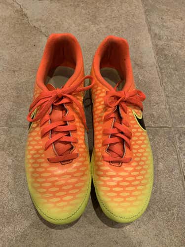 Nike Magista cleats Men’s size 7.5 Bright Orange And Yellow
