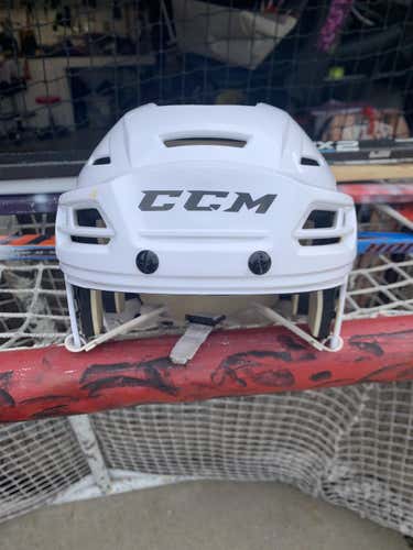 White Used Medium CCM Tacks 110 Helmet