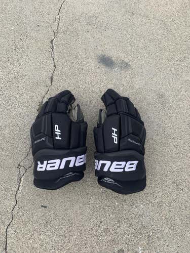 Black Used Bauer 15" Supreme HP Gloves