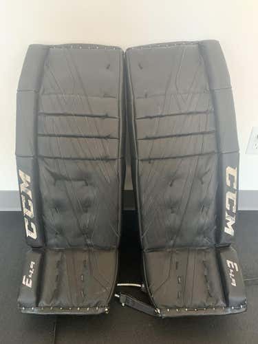 CCM Extreme Flex E4.9 Goalie Pads - Black 31 + 1