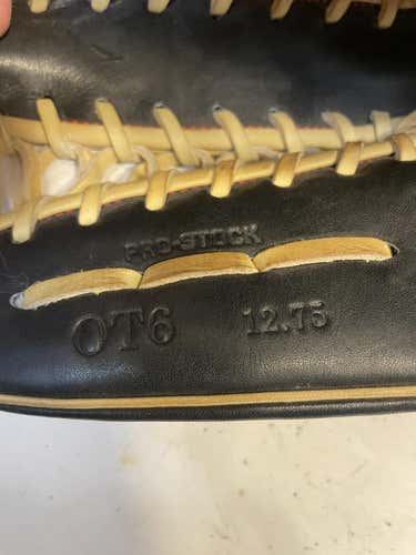 Used Wilson A2000 12 3 4" Baseball & Softball Fielders Gloves