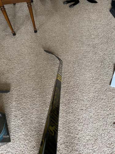 P92 Intermediate Right Handed Supreme 2S Pro Hockey Stick