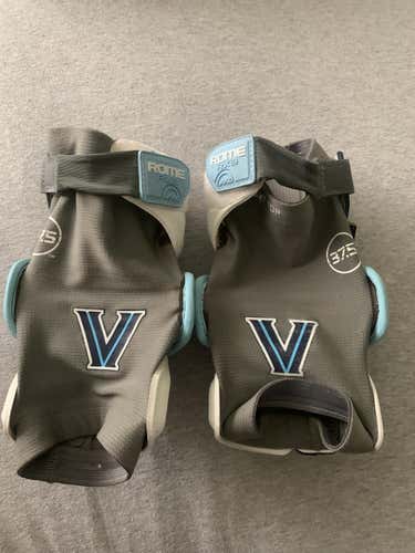 Villanova Maverick Rome RX3 elbow pads