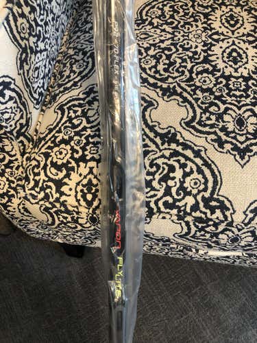 New Bauer Right Handed Vapor FlyLite Hockey Stick P92