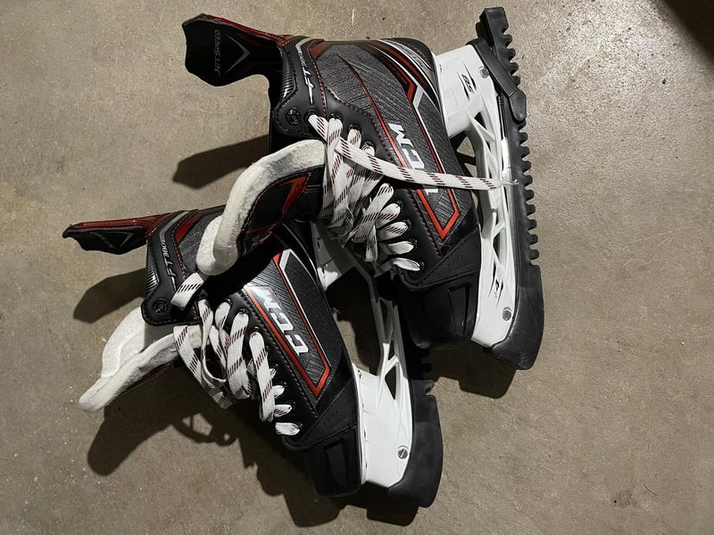 Used CCM Regular Width  Size 9.5 JetSpeed FT380 Hockey Skates