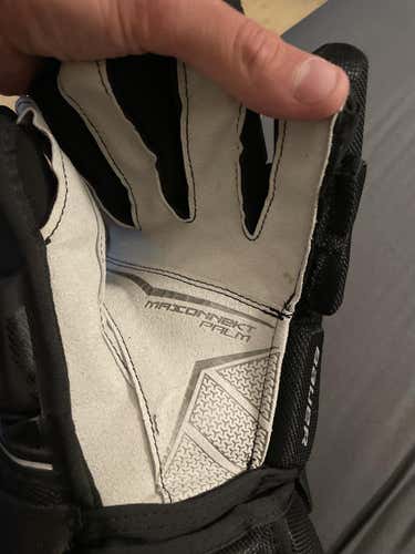 Bauer ultrasonic hockey gloves