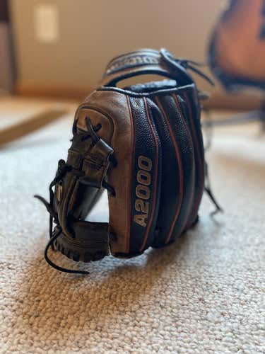 Black High School/College Infield 11.5" A2000 Baseball Glove