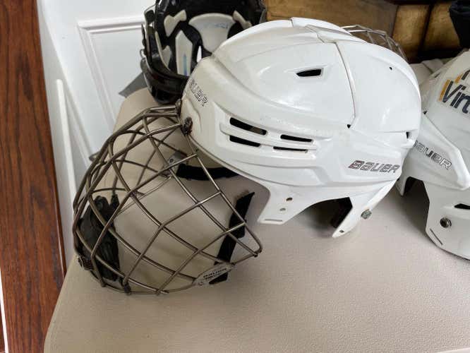White Used Medium Bauer Re-Akt Helmet