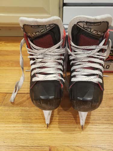 Junior Used Bauer Vapor X2.7 Hockey Goalie Skates Regular Width Size 4