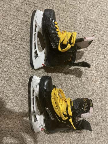 Bauer Extra Wide Width Size 4 Supreme 2S Pro Hockey Skates