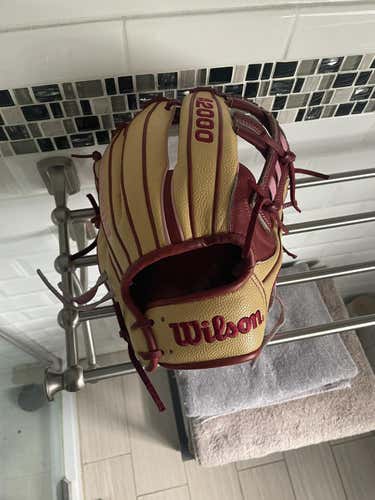High School/College Infield 11.5" A2000 Baseball Glove