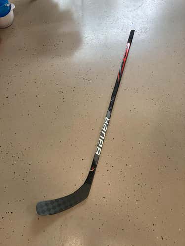 Like New Bauer ADV Vapor Fly Lite RH Travis Boyd
