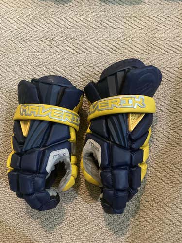 Michigan Maverik Max Glove