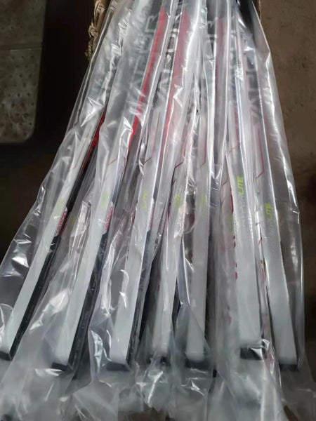 Senior Right Handed Vapor Hyperlite Hockey Stick 77 P-92