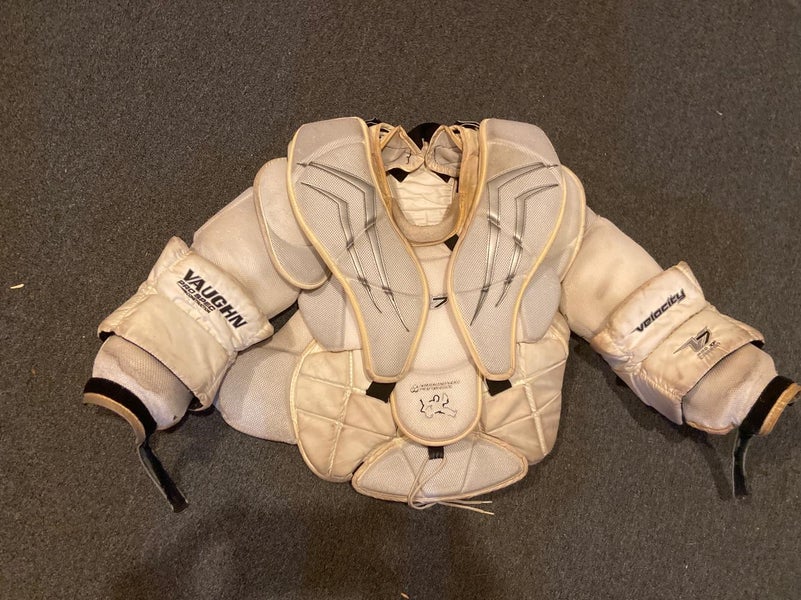 Used Medium Vaughn Velocity V7 XF Pro Carbon Goalie Chest Protector