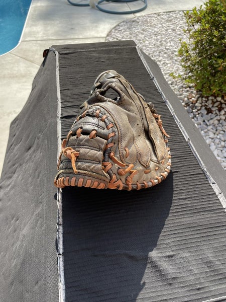 Mizuno 32.5” Used Youth Catchers Mitt