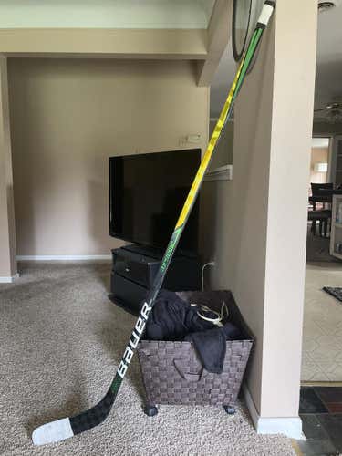 Senior Used Bauer Right Handed Supreme Ultra Sonic Hockey Stick Mid Pattern
