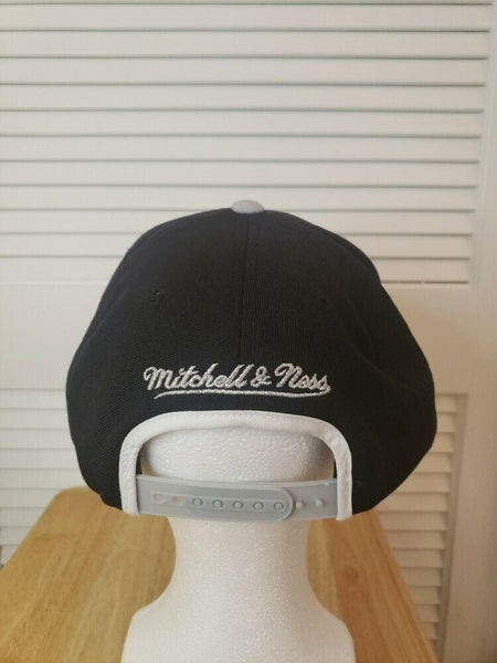 Mitchell & Ness Charlotte Hornets Sail 2 Tone HWC Snapback Hat