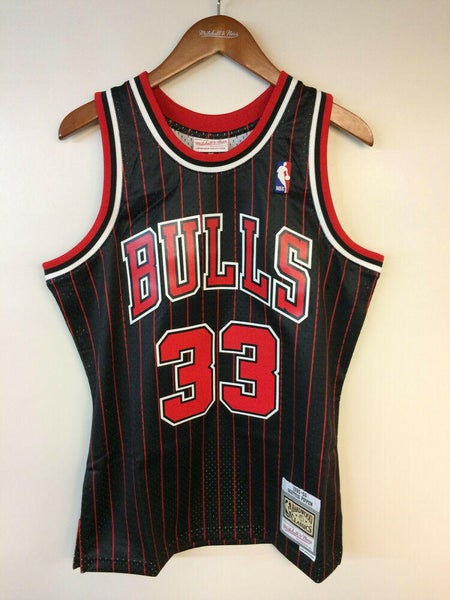 Mitchell & Ness NBA Chicago Bulls Michael Jordan Pinstripe 95-96 Jersey sz  40 M