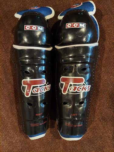 Used Senior CCM Tacks SG 852 Shin Pads (Senior Medium)